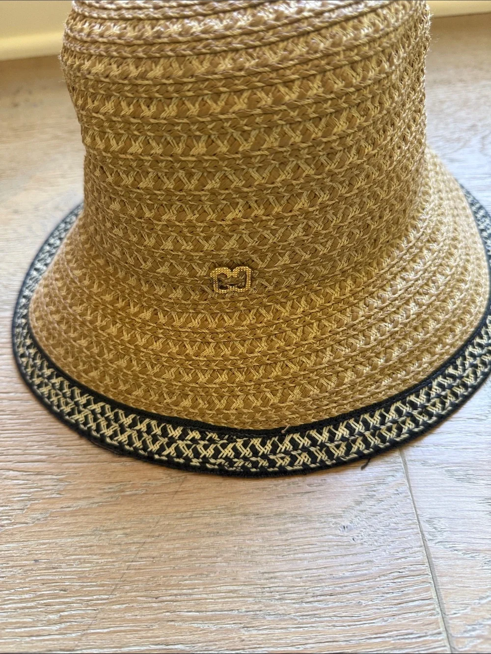 Eric Javits squishee bucket hat. - Picture 4 of 4